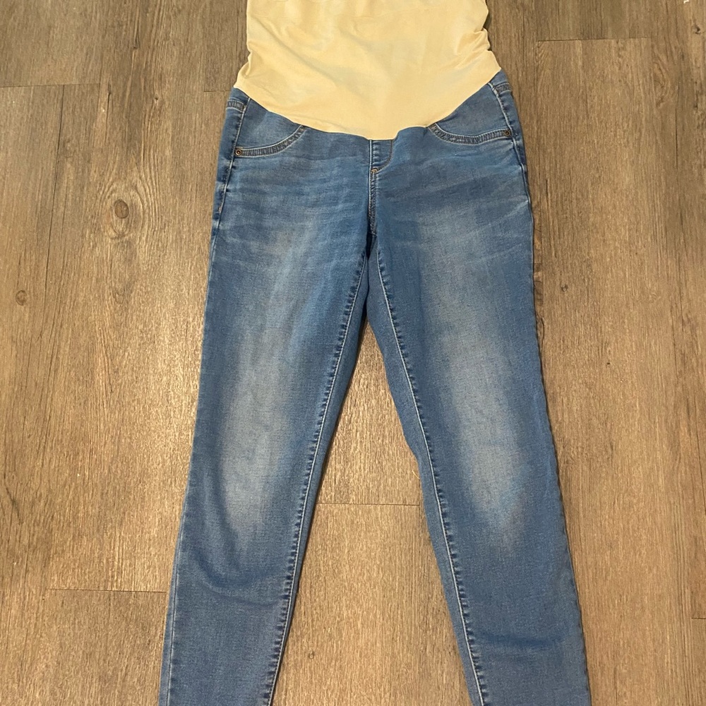 Maternity jeans size 6